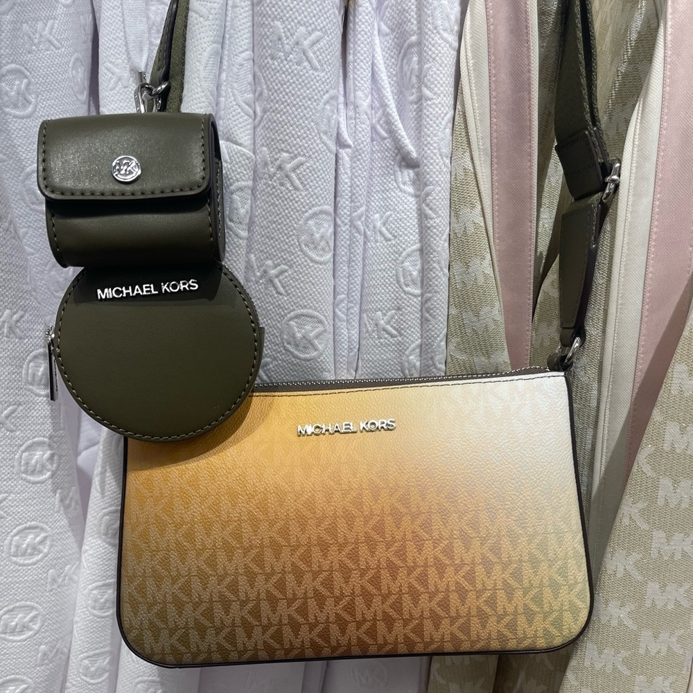 MICHAEL KORS Jet Set Sm Ombré Signature Logo Crossbody Case Apple Airpods Pro® - Picture 5 of 16